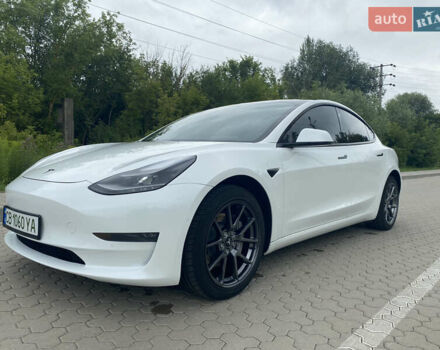 Білий Тесла Модель 3, об'ємом двигуна 0 л та пробігом 44 тис. км за 21900 $, фото 2 на Automoto.ua