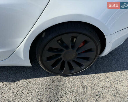 Белый Тесла Модель 3, объемом двигателя 0 л и пробегом 68 тыс. км за 27000 $, фото 4 на Automoto.ua