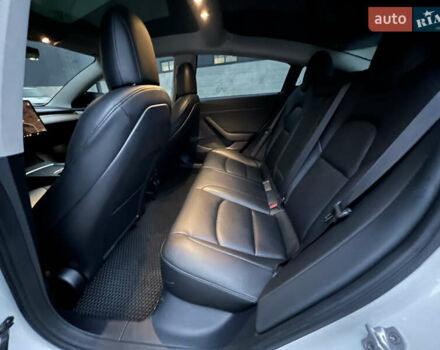 Белый Тесла Модель 3, объемом двигателя 0 л и пробегом 52 тыс. км за 21500 $, фото 25 на Automoto.ua