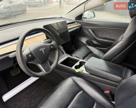 Белый Тесла Модель 3, объемом двигателя 0 л и пробегом 100 тыс. км за 12900 $, фото 4 на Automoto.ua