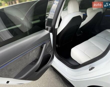 Тесла Модель 3 2021 у Малине на Automoto.ua Білий Тесла Модель 3, об'ємом двигуна 0 л та пробігом 75 тис. км за 24000 $, фото 18 на Automoto.ua