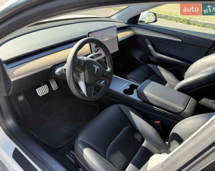 Белый Тесла Модель 3, объемом двигателя 0 л и пробегом 68 тыс. км за 27000 $, фото 26 на Automoto.ua