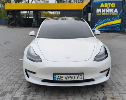 Білий Тесла Модель 3, об'ємом двигуна 0 л та пробігом 94 тис. км за 16900 $, фото 3 на Automoto.ua