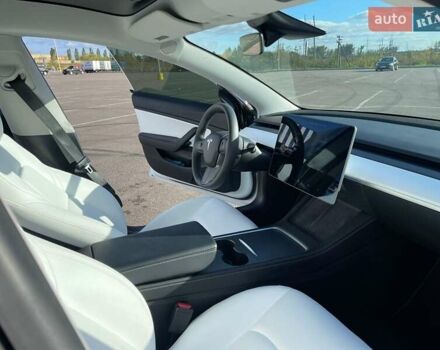 Білий Тесла Модель 3, об'ємом двигуна 0 л та пробігом 45 тис. км за 26500 $, фото 6 на Automoto.ua