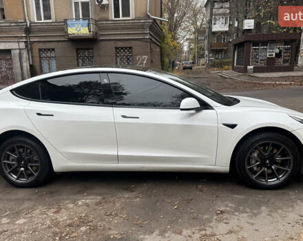 Белый Тесла Модель 3, объемом двигателя 0 л и пробегом 67 тыс. км за 23000 $, фото 6 на Automoto.ua