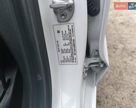 Белый Тесла Модель 3, объемом двигателя 0 л и пробегом 55 тыс. км за 17650 $, фото 15 на Automoto.ua