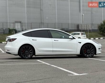 Білий Тесла Модель 3, об'ємом двигуна 0 л та пробігом 129 тис. км за 23500 $, фото 5 на Automoto.ua