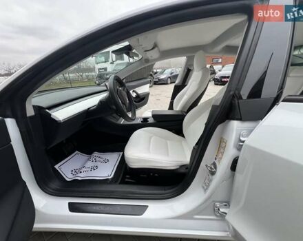 Белый Тесла Модель 3, объемом двигателя 0 л и пробегом 74 тыс. км за 21999 $, фото 4 на Automoto.ua