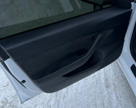 Білий Тесла Модель 3, об'ємом двигуна 0 л та пробігом 181 тис. км за 19000 $, фото 14 на Automoto.ua