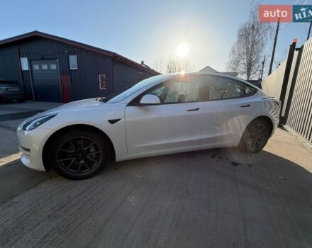 Белый Тесла Модель 3, объемом двигателя 0 л и пробегом 107 тыс. км за 21500 $, фото 3 на Automoto.ua