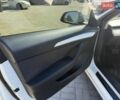 Білий Тесла Модель 3, об'ємом двигуна 0 л та пробігом 121 тис. км за 20500 $, фото 19 на Automoto.ua