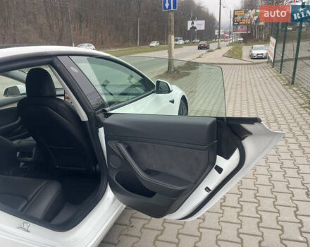 Белый Тесла Модель 3, объемом двигателя 0 л и пробегом 95 тыс. км за 22500 $, фото 15 на Automoto.ua