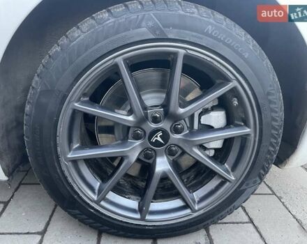 Белый Тесла Модель 3, объемом двигателя 0 л и пробегом 17 тыс. км за 28500 $, фото 8 на Automoto.ua