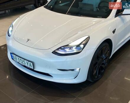 Белый Тесла Модель 3, объемом двигателя 0 л и пробегом 18 тыс. км за 28999 $, фото 2 на Automoto.ua