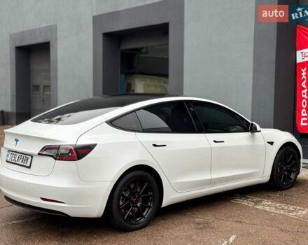 Білий Тесла Модель 3, об'ємом двигуна 0 л та пробігом 117 тис. км за 20999 $, фото 9 на Automoto.ua