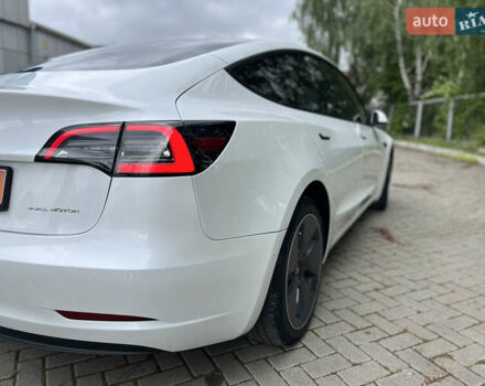 Белый Тесла Модель 3, объемом двигателя 0 л и пробегом 76 тыс. км за 20500 $, фото 20 на Automoto.ua
