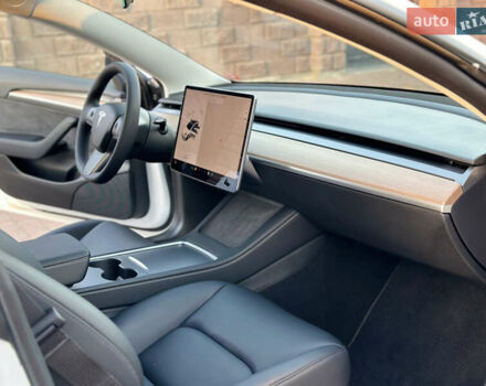 Белый Тесла Модель 3, объемом двигателя 0 л и пробегом 1 тыс. км за 37999 $, фото 39 на Automoto.ua