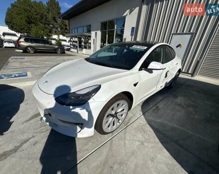 Тесла Модель 3 2022 у Києві на Automoto.ua Білий Тесла Модель 3, об'ємом двигуна 0 л та пробігом 54 тис. км за 13910 $, фото 3 на Automoto.ua