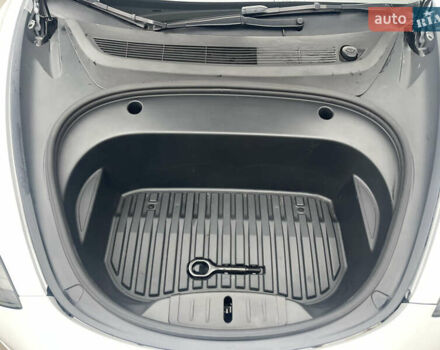 Белый Тесла Модель 3, объемом двигателя 0 л и пробегом 95 тыс. км за 22500 $, фото 26 на Automoto.ua