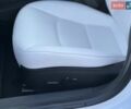 Білий Тесла Модель 3, об'ємом двигуна 0 л та пробігом 108 тис. км за 24900 $, фото 30 на Automoto.ua