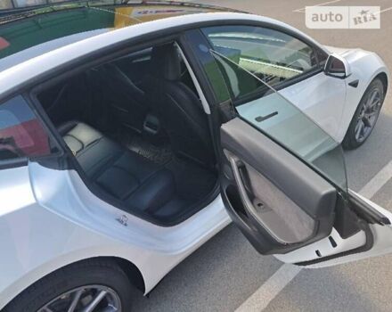 Білий Тесла Модель 3, об'ємом двигуна 0 л та пробігом 38 тис. км за 22600 $, фото 17 на Automoto.ua