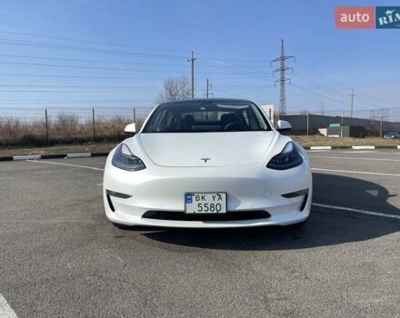 Білий Тесла Модель 3, об'ємом двигуна 0 л та пробігом 21 тис. км за 20700 $, фото 6 на Automoto.ua