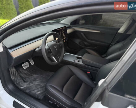 Білий Тесла Модель 3, об'ємом двигуна 0 л та пробігом 12 тис. км за 23700 $, фото 16 на Automoto.ua