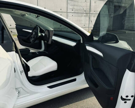 Белый Тесла Модель 3, объемом двигателя 0 л и пробегом 26 тыс. км за 26800 $, фото 32 на Automoto.ua