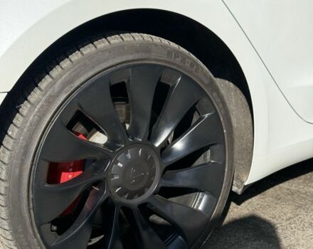 Білий Тесла Модель 3, об'ємом двигуна 0 л та пробігом 72 тис. км за 23499 $, фото 16 на Automoto.ua