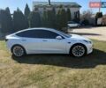 Білий Тесла Модель 3, об'ємом двигуна 0 л та пробігом 65 тис. км за 21000 $, фото 3 на Automoto.ua