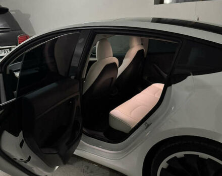 Білий Тесла Модель 3, об'ємом двигуна 0 л та пробігом 81 тис. км за 24950 $, фото 7 на Automoto.ua