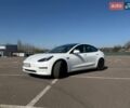Білий Тесла Модель 3, об'ємом двигуна 0 л та пробігом 100 тис. км за 25000 $, фото 1 на Automoto.ua