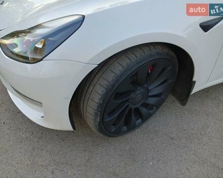 Белый Тесла Модель 3, объемом двигателя 0 л и пробегом 100 тыс. км за 25000 $, фото 23 на Automoto.ua