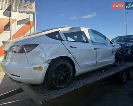 Білий Тесла Модель 3, об'ємом двигуна 0 л та пробігом 99 тис. км за 12200 $, фото 4 на Automoto.ua