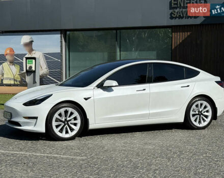 Тесла Модель 3 2022 в Днепре (Днепропетровске) на Automoto.ua Белый Тесла Модель 3, объемом двигателя 0 л и пробегом 13 тыс. км за 24000 $, фото 2 на Automoto.ua