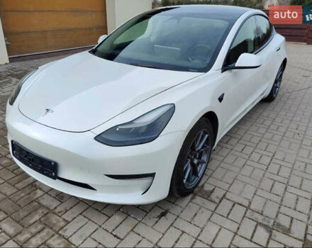 Белый Тесла Модель 3, объемом двигателя 0 л и пробегом 47 тыс. км за 15000 $, фото 1 на Automoto.ua