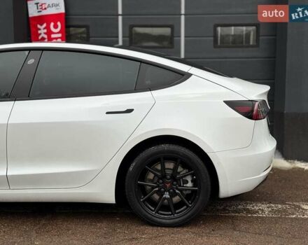 Білий Тесла Модель 3, об'ємом двигуна 0 л та пробігом 117 тис. км за 20999 $, фото 6 на Automoto.ua