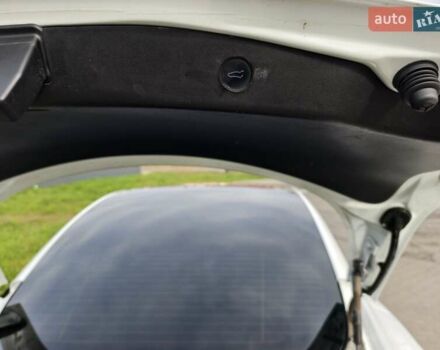 Білий Тесла Модель 3, об'ємом двигуна 0 л та пробігом 117 тис. км за 18900 $, фото 7 на Automoto.ua