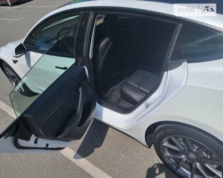 Білий Тесла Модель 3, об'ємом двигуна 0 л та пробігом 38 тис. км за 22600 $, фото 19 на Automoto.ua