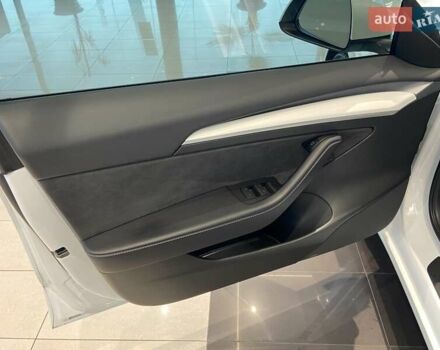 Белый Тесла Модель 3, объемом двигателя 0 л и пробегом 18 тыс. км за 28999 $, фото 16 на Automoto.ua