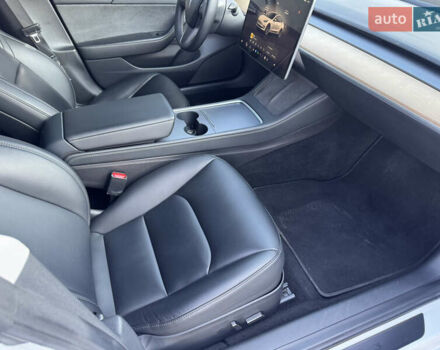 Білий Тесла Модель 3, об'ємом двигуна 0 л та пробігом 47 тис. км за 24500 $, фото 15 на Automoto.ua