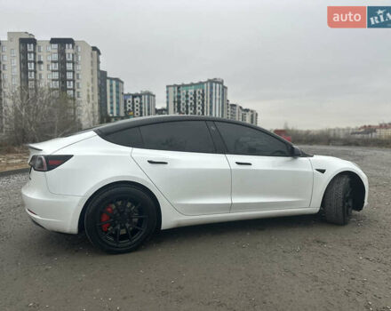 Белый Тесла Модель 3, объемом двигателя 0 л и пробегом 59 тыс. км за 22000 $, фото 2 на Automoto.ua