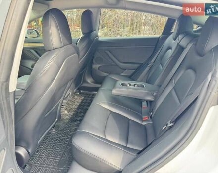 Білий Тесла Модель 3, об'ємом двигуна 0 л та пробігом 117 тис. км за 21300 $, фото 6 на Automoto.ua