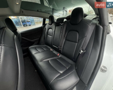 Білий Тесла Модель 3, об'ємом двигуна 0 л та пробігом 110 тис. км за 16900 $, фото 17 на Automoto.ua