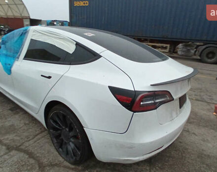 Белый Тесла Модель 3, объемом двигателя 0 л и пробегом 40 тыс. км за 12500 $, фото 2 на Automoto.ua