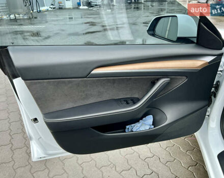 Білий Тесла Модель 3, об'ємом двигуна 0 л та пробігом 5 тис. км за 22500 $, фото 24 на Automoto.ua