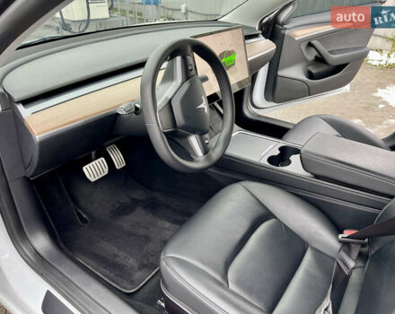 Білий Тесла Модель 3, об'ємом двигуна 0 л та пробігом 5 тис. км за 22500 $, фото 27 на Automoto.ua