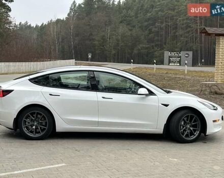 Белый Тесла Модель 3, объемом двигателя 0 л и пробегом 22 тыс. км за 24999 $, фото 3 на Automoto.ua