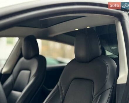 Білий Тесла Модель 3, об'ємом двигуна 0 л та пробігом 117 тис. км за 20999 $, фото 13 на Automoto.ua