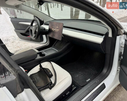 Білий Тесла Модель 3, об'ємом двигуна 0 л та пробігом 89 тис. км за 22000 $, фото 23 на Automoto.ua